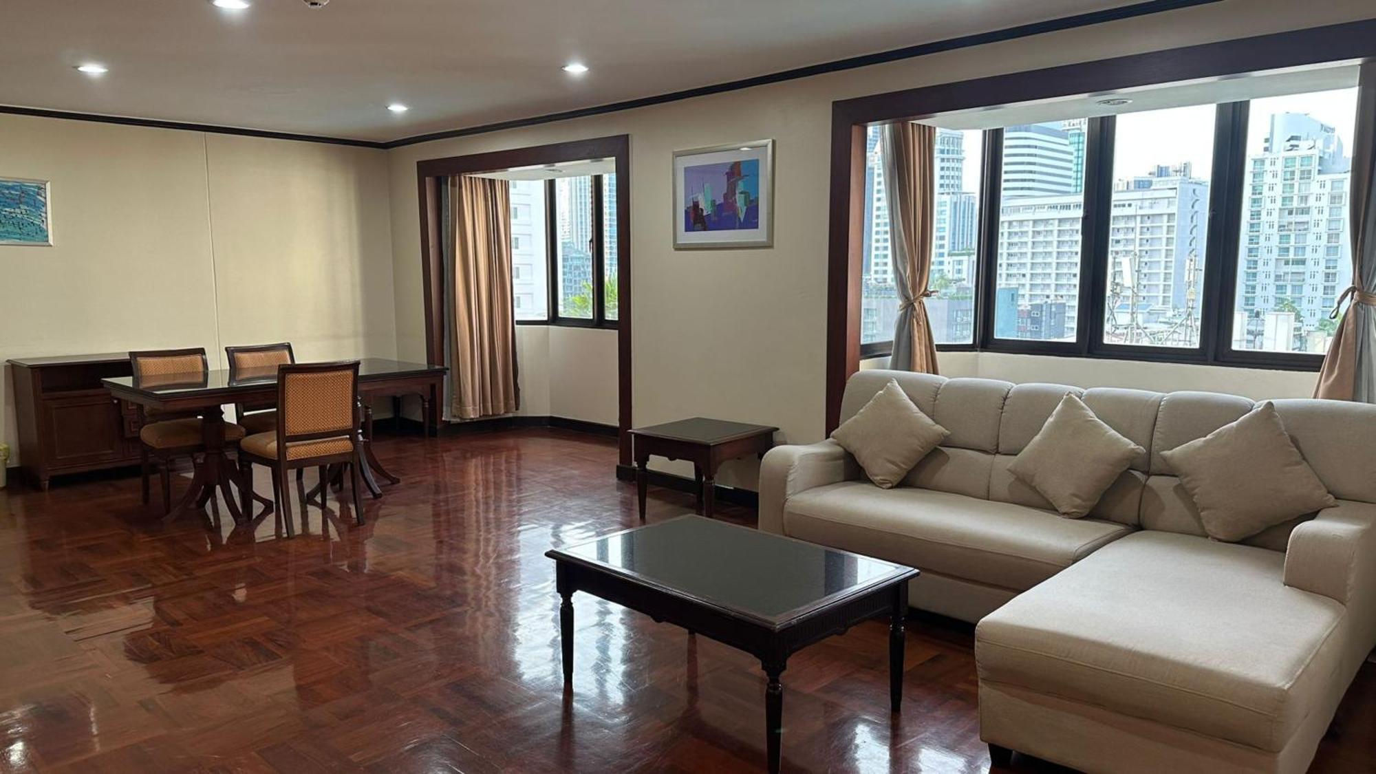Omni Tower Sukhumvit Nana Direct Hotel Bangkok Exterior photo