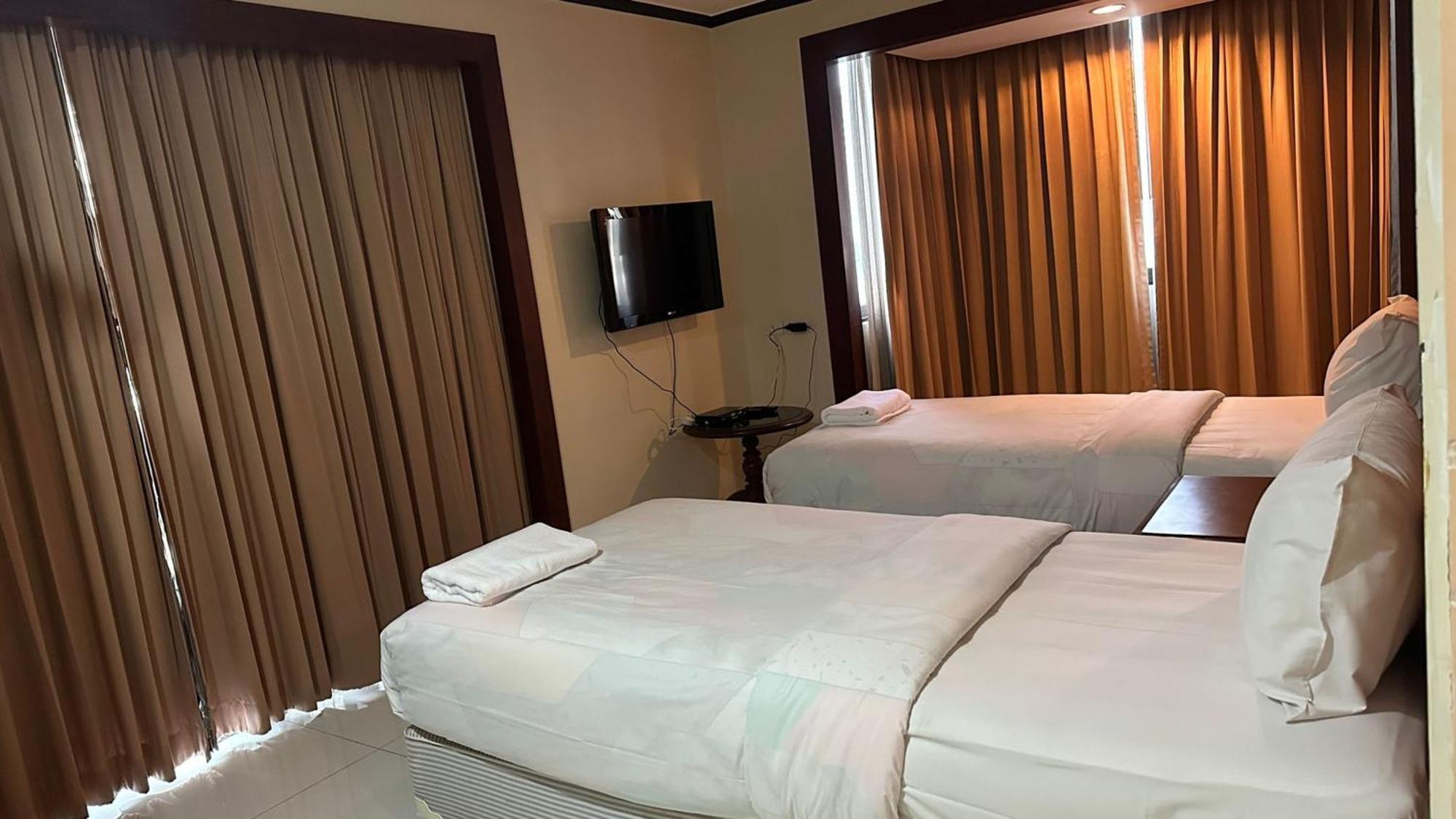 Omni Tower Sukhumvit Nana Direct Hotel Bangkok Exterior photo