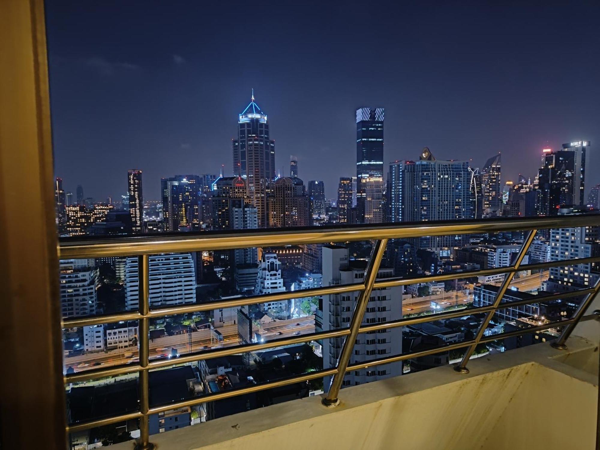 Omni Tower Sukhumvit Nana Direct Hotel Bangkok Exterior photo