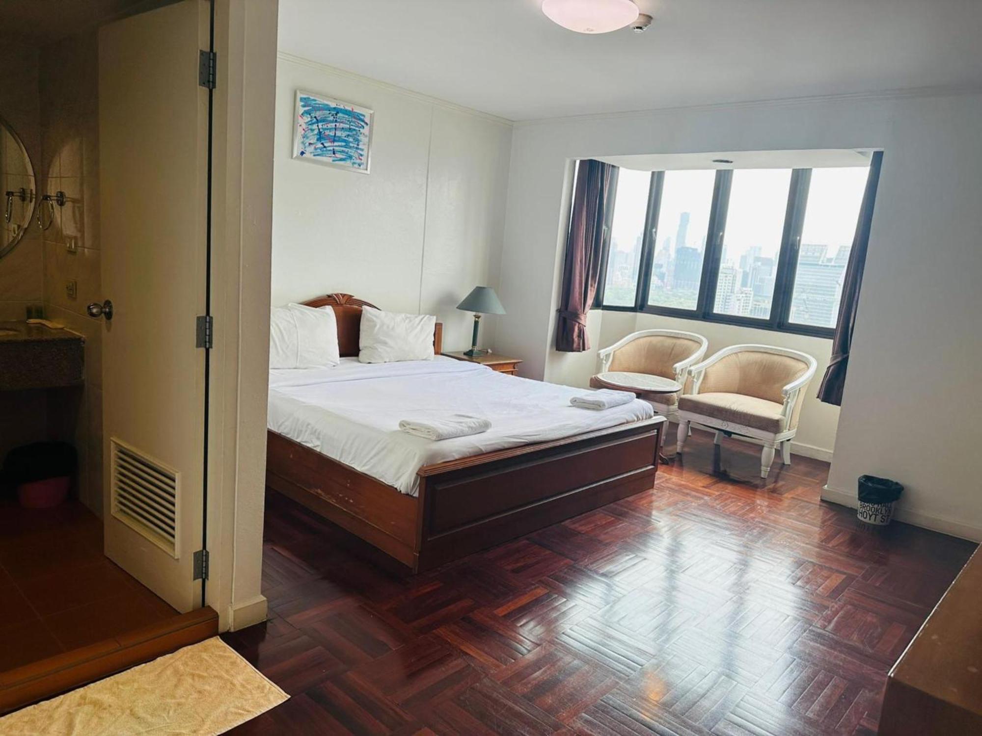 Omni Tower Sukhumvit Nana Direct Hotel Bangkok Exterior photo