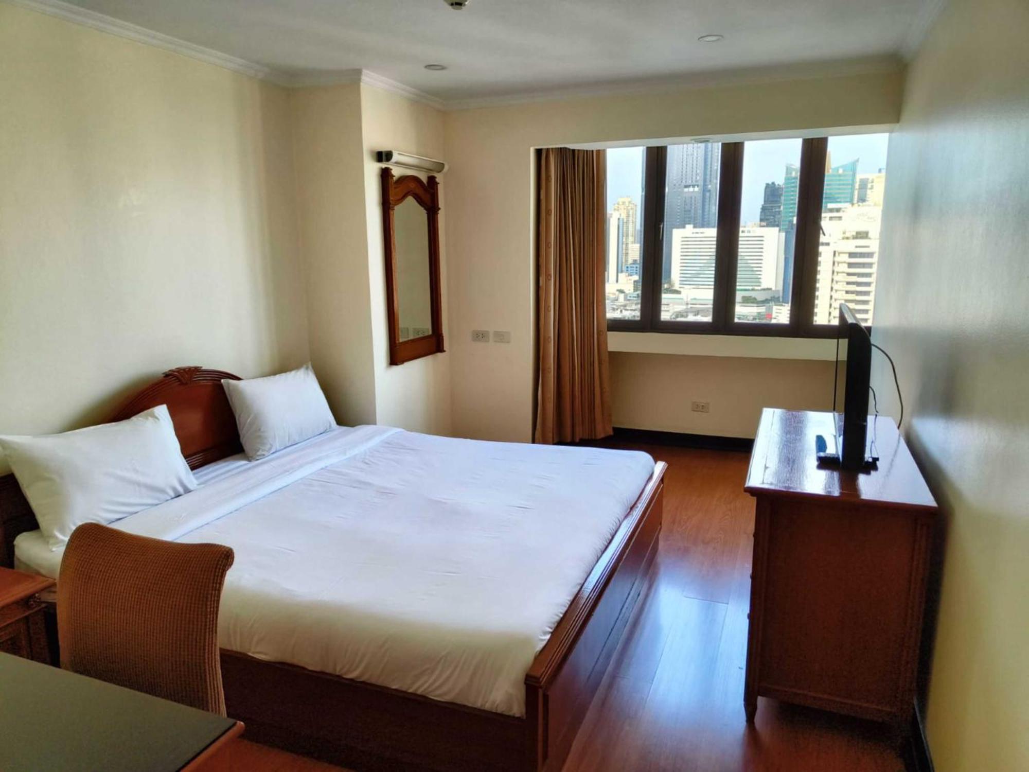 Omni Tower Sukhumvit Nana Direct Hotel Bangkok Exterior photo