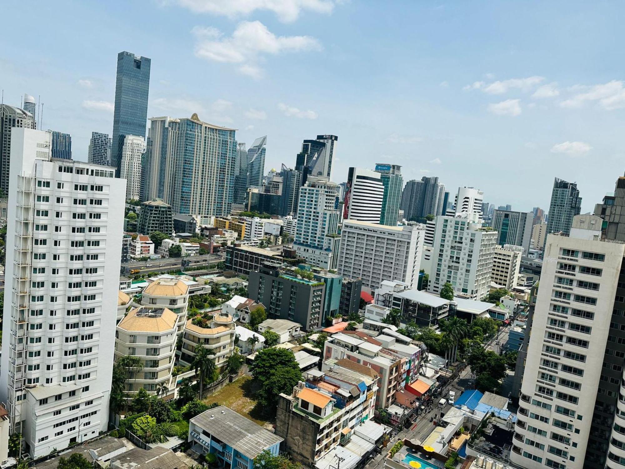Omni Tower Sukhumvit Nana Direct Hotel Bangkok Exterior photo