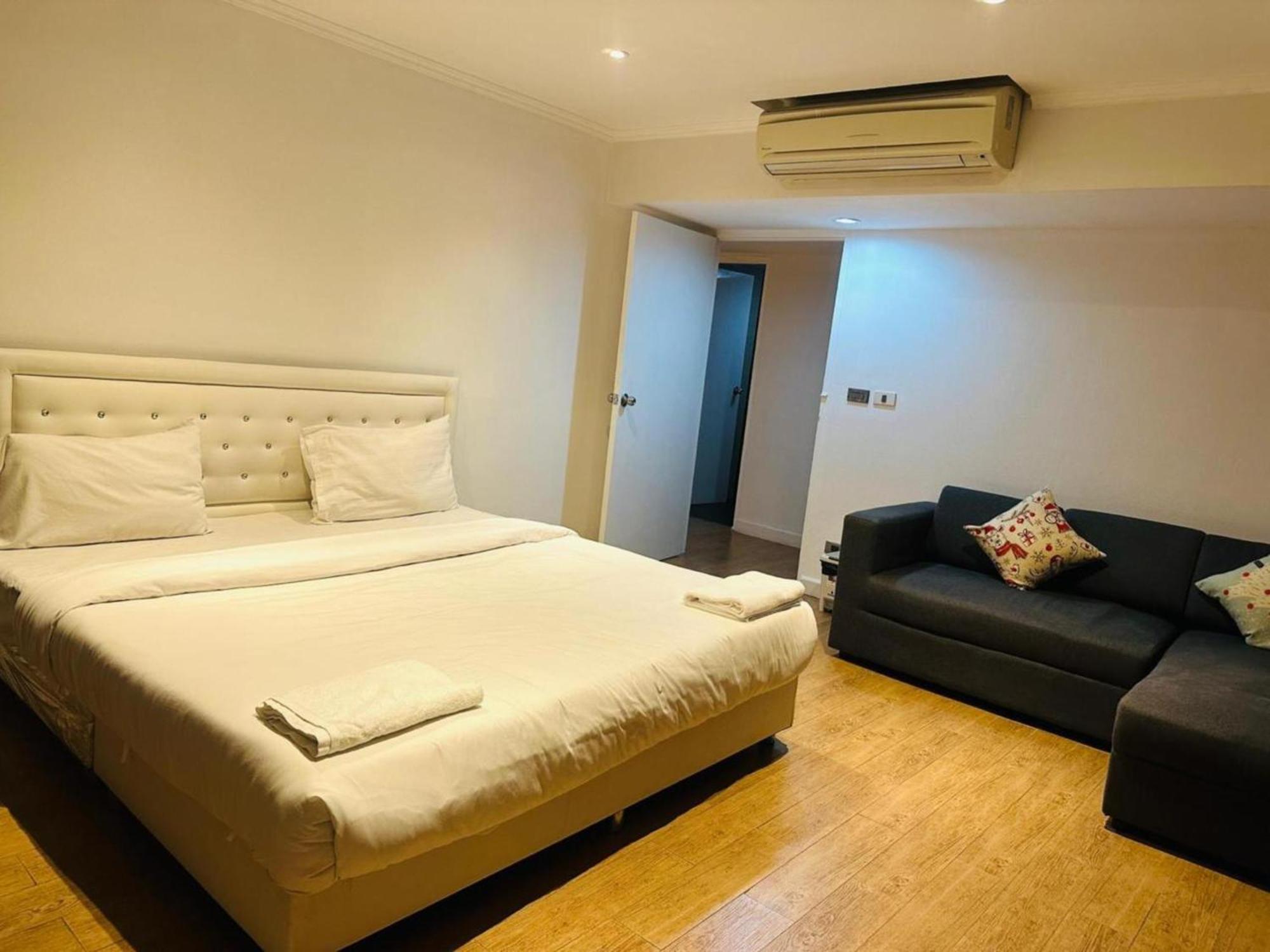 Omni Tower Sukhumvit Nana Direct Hotel Bangkok Exterior photo