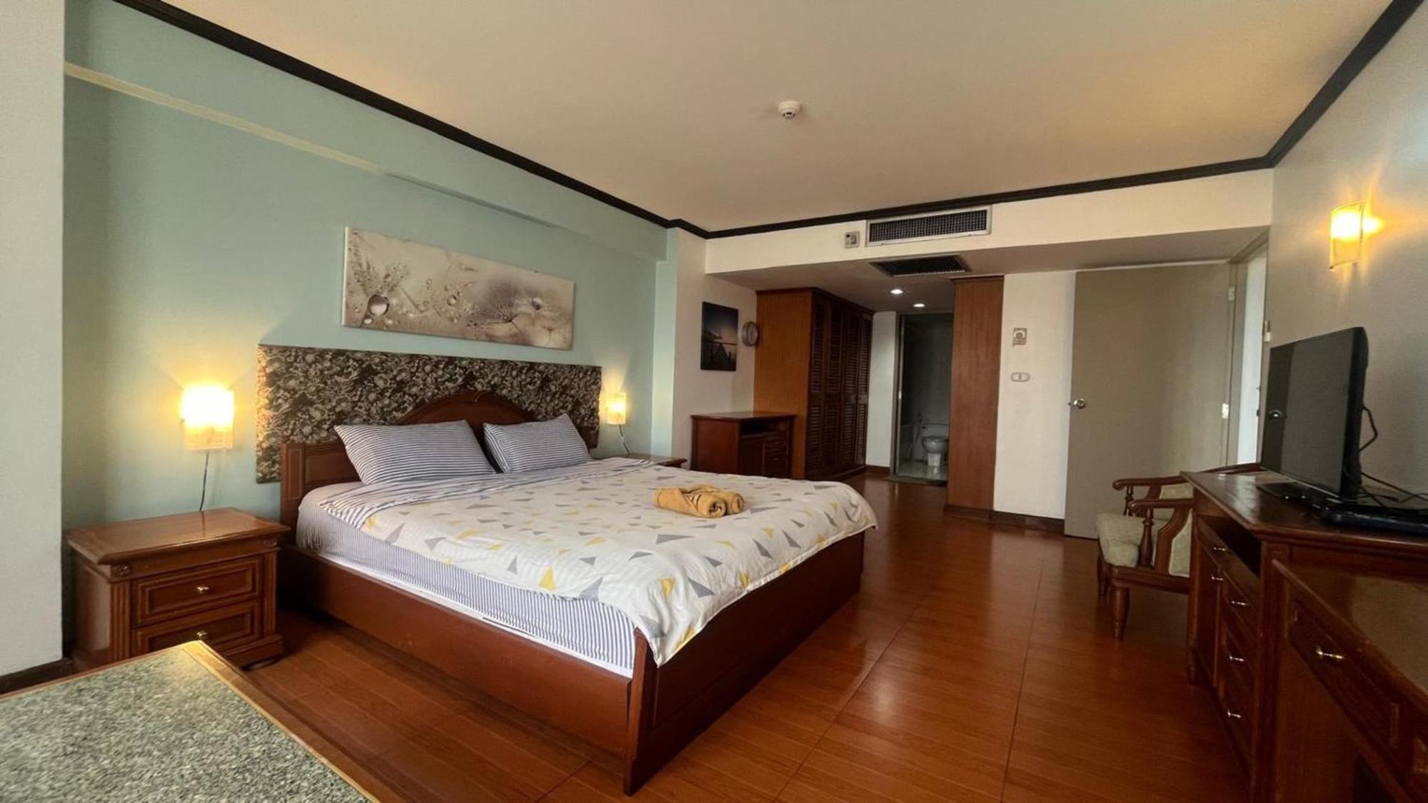 Omni Tower Sukhumvit Nana Direct Hotel Bangkok Exterior photo